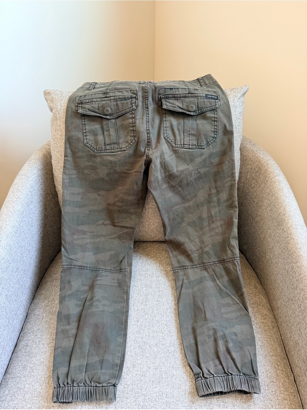 Sanctuary Army Green Camo Capri Pants Size 28